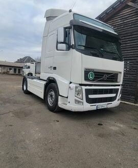 Белый Вольво FH 13, объемом двигателя 12.78 л и пробегом 168 тыс. км за 21500 $, фото 1 на Automoto.ua