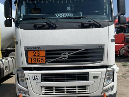 Белый Вольво FH 13, объемом двигателя 12.78 л и пробегом 900 тыс. км за 25000 $, фото 1 на Automoto.ua