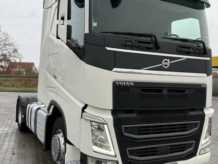 Белый Вольво FH 13, объемом двигателя 12.9 л и пробегом 700 тыс. км за 44888 $, фото 1 на Automoto.ua