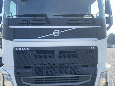 Белый Вольво FH 13, объемом двигателя 12.78 л и пробегом 608 тыс. км за 49300 $, фото 1 на Automoto.ua