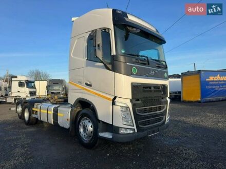Белый Вольво FH 13, объемом двигателя 12.8 л и пробегом 668 тыс. км за 75900 $, фото 1 на Automoto.ua