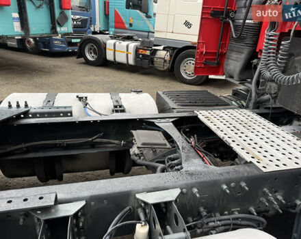 Красный Вольво FH 13, объемом двигателя 12.78 л и пробегом 1000 тыс. км за 18899 $, фото 11 на Automoto.ua