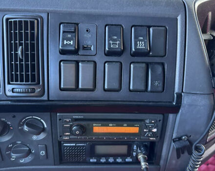 Червоний Вольво FH 13, об'ємом двигуна 12.78 л та пробігом 305 тис. км за 24000 $, фото 22 на Automoto.ua