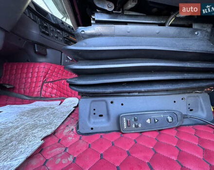 Червоний Вольво FH 13, об'ємом двигуна 12.78 л та пробігом 305 тис. км за 24000 $, фото 10 на Automoto.ua