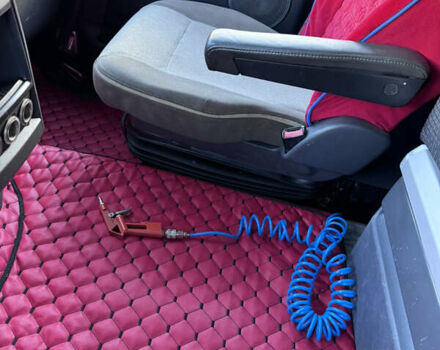 Червоний Вольво FH 13, об'ємом двигуна 12.78 л та пробігом 305 тис. км за 24000 $, фото 27 на Automoto.ua