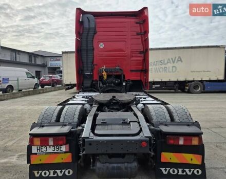 Червоний Вольво FH 13, об'ємом двигуна 12.7 л та пробігом 999 тис. км за 26247 $, фото 3 на Automoto.ua