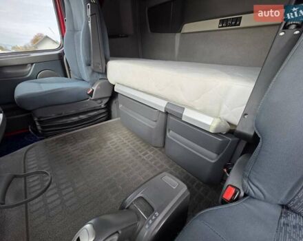 Червоний Вольво FH 13, об'ємом двигуна 12.7 л та пробігом 999 тис. км за 26247 $, фото 10 на Automoto.ua