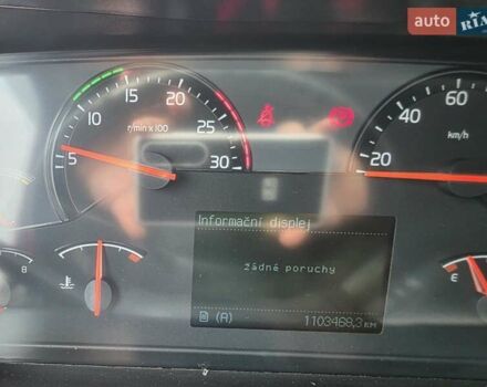 Червоний Вольво FH 13, об'ємом двигуна 12.7 л та пробігом 999 тис. км за 26247 $, фото 9 на Automoto.ua