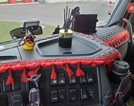 Красный Вольво FH 13, объемом двигателя 12.9 л и пробегом 825 тыс. км за 43000 $, фото 26 на Automoto.ua