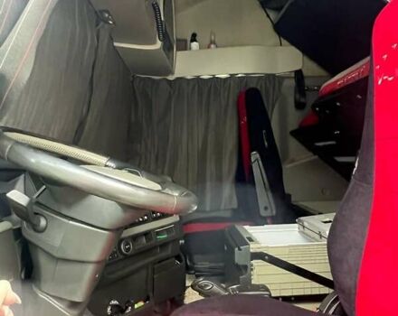 Красный Вольво FH 13, объемом двигателя 12.9 л и пробегом 957 тыс. км за 32000 $, фото 4 на Automoto.ua