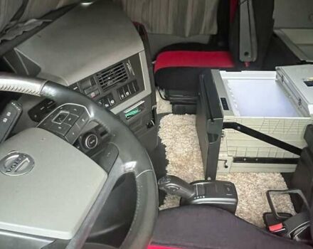 Красный Вольво FH 13, объемом двигателя 12.9 л и пробегом 957 тыс. км за 32000 $, фото 13 на Automoto.ua