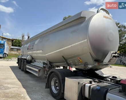 Красный Вольво FH 13, объемом двигателя 12.9 л и пробегом 812 тыс. км за 34900 $, фото 3 на Automoto.ua