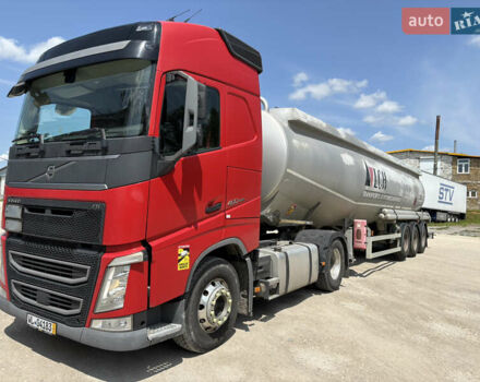 Красный Вольво FH 13, объемом двигателя 12.9 л и пробегом 812 тыс. км за 34900 $, фото 1 на Automoto.ua