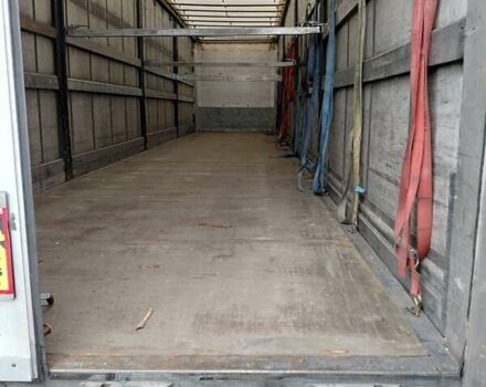 Красный Вольво FH 13, объемом двигателя 12.78 л и пробегом 150 тыс. км за 27000 $, фото 25 на Automoto.ua