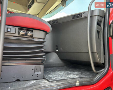 Красный Вольво FH 13, объемом двигателя 12.9 л и пробегом 812 тыс. км за 34900 $, фото 32 на Automoto.ua