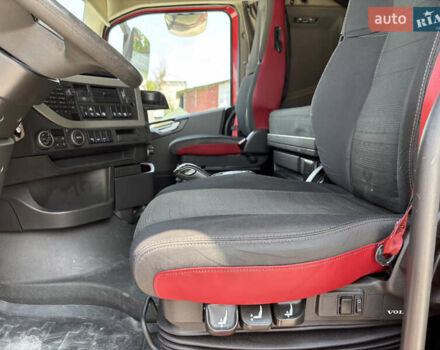 Красный Вольво FH 13, объемом двигателя 12.9 л и пробегом 812 тыс. км за 34900 $, фото 25 на Automoto.ua