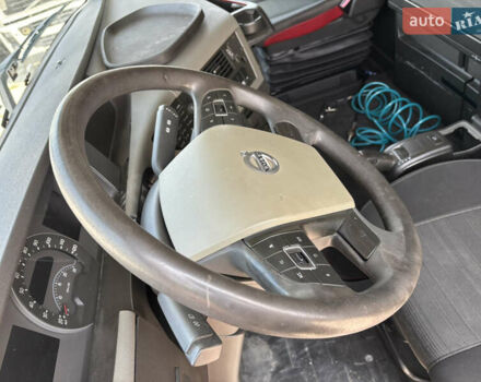 Красный Вольво FH 13, объемом двигателя 12.9 л и пробегом 812 тыс. км за 34900 $, фото 27 на Automoto.ua