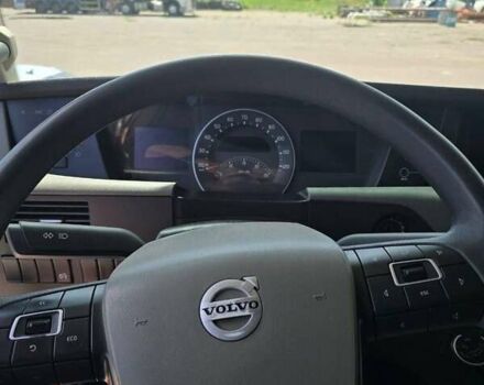 Красный Вольво FH 13, объемом двигателя 12.9 л и пробегом 710 тыс. км за 55000 $, фото 26 на Automoto.ua