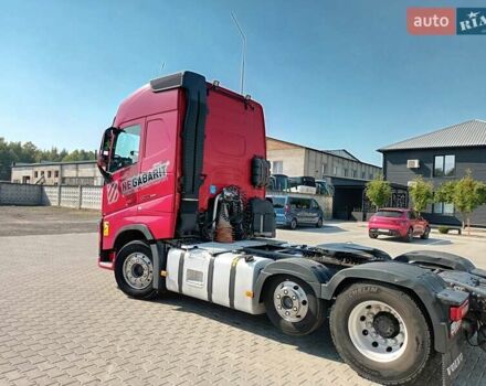 Красный Вольво FH 13, объемом двигателя 12.9 л и пробегом 516 тыс. км за 61331 $, фото 5 на Automoto.ua