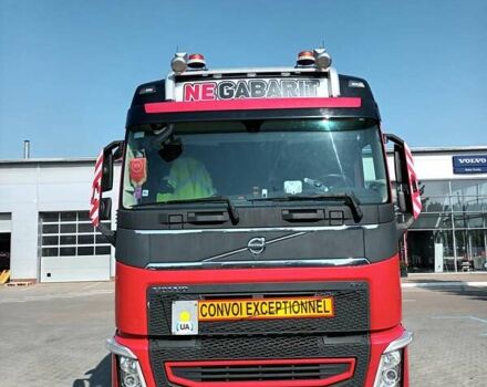 Красный Вольво FH 13, объемом двигателя 12.9 л и пробегом 516 тыс. км за 61331 $, фото 1 на Automoto.ua