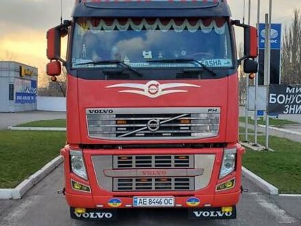 Красный Вольво FH 13, объемом двигателя 12.9 л и пробегом 825 тыс. км за 43000 $, фото 1 на Automoto.ua