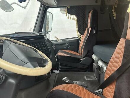 Красный Вольво FH 13, объемом двигателя 0 л и пробегом 620 тыс. км за 23999 $, фото 1 на Automoto.ua