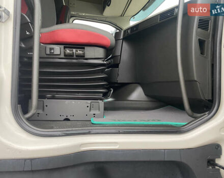 Вольво FH 13, объемом двигателя 0 л и пробегом 723 тыс. км за 41245 $, фото 6 на Automoto.ua