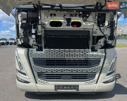 Вольво FH 13, объемом двигателя 0 л и пробегом 377 тыс. км за 102000 $, фото 10 на Automoto.ua