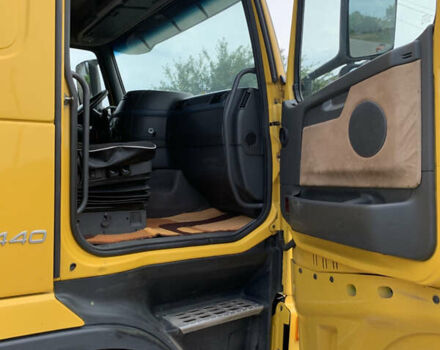 Желтый Вольво FH 13, объемом двигателя 12.78 л и пробегом 410 тыс. км за 14000 $, фото 18 на Automoto.ua