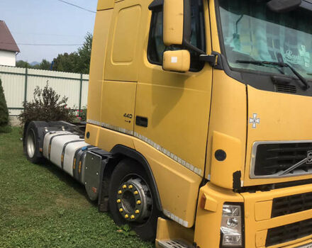 Желтый Вольво FH 13, объемом двигателя 12.78 л и пробегом 1 тыс. км за 11500 $, фото 2 на Automoto.ua