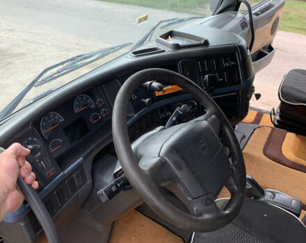 Желтый Вольво FH 13, объемом двигателя 12.78 л и пробегом 410 тыс. км за 14000 $, фото 10 на Automoto.ua