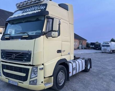 Желтый Вольво FH 13, объемом двигателя 0 л и пробегом 100 тыс. км за 14700 $, фото 1 на Automoto.ua