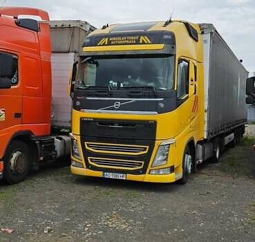 Желтый Вольво FH 13, объемом двигателя 12.77 л и пробегом 999 тыс. км за 31555 $, фото 3 на Automoto.ua