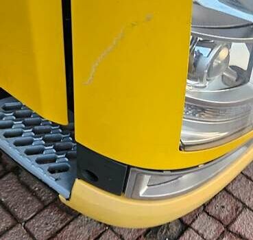 Желтый Вольво FH 13, объемом двигателя 12.77 л и пробегом 999 тыс. км за 31555 $, фото 2 на Automoto.ua