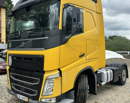 Желтый Вольво FH 13, объемом двигателя 12.9 л и пробегом 963 тыс. км за 38500 $, фото 1 на Automoto.ua