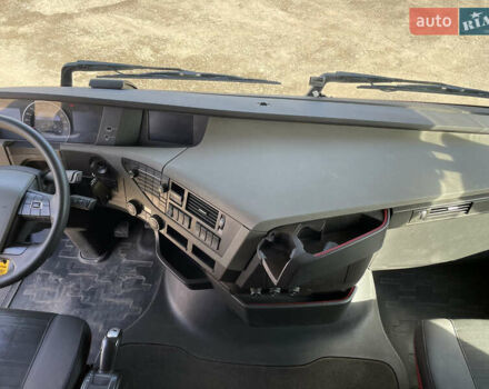 Желтый Вольво FH 13, объемом двигателя 12.9 л и пробегом 963 тыс. км за 38500 $, фото 10 на Automoto.ua