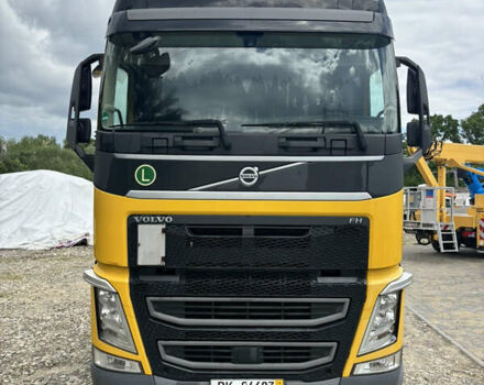 Желтый Вольво FH 13, объемом двигателя 12.9 л и пробегом 963 тыс. км за 38500 $, фото 2 на Automoto.ua