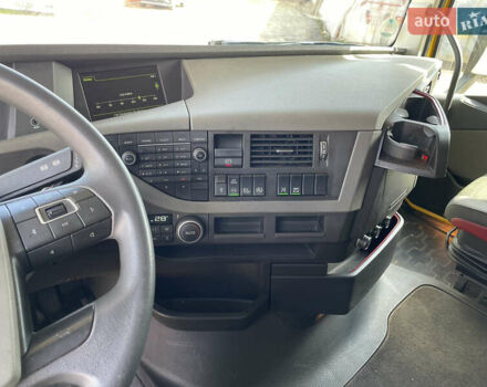 Желтый Вольво FH 13, объемом двигателя 12.9 л и пробегом 963 тыс. км за 38500 $, фото 11 на Automoto.ua