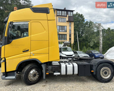 Желтый Вольво FH 13, объемом двигателя 12.9 л и пробегом 963 тыс. км за 38500 $, фото 4 на Automoto.ua