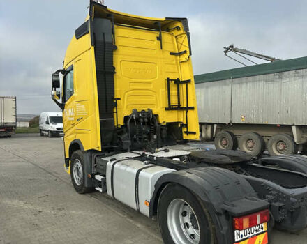 Желтый Вольво FH 13, объемом двигателя 0 л и пробегом 880 тыс. км за 31500 $, фото 2 на Automoto.ua