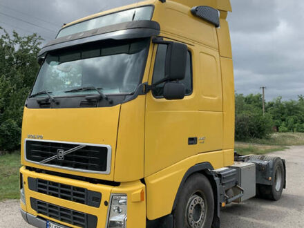 Желтый Вольво FH 13, объемом двигателя 12.78 л и пробегом 410 тыс. км за 14000 $, фото 1 на Automoto.ua