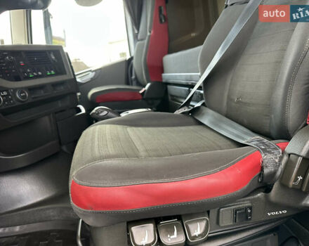 Сірий Вольво FH 13, об'ємом двигуна 12.9 л та пробігом 821 тис. км за 41900 $, фото 48 на Automoto.ua