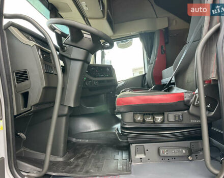 Сірий Вольво FH 13, об'ємом двигуна 12.9 л та пробігом 821 тис. км за 41900 $, фото 47 на Automoto.ua