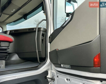 Сірий Вольво FH 13, об'ємом двигуна 12.9 л та пробігом 821 тис. км за 41900 $, фото 51 на Automoto.ua