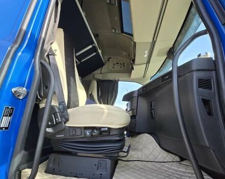 Синий Вольво FH 13, объемом двигателя 12.8 л и пробегом 875 тыс. км за 30000 $, фото 10 на Automoto.ua