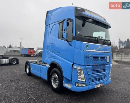 Синий Вольво FH 13, объемом двигателя 0 л и пробегом 918 тыс. км за 43072 $, фото 2 на Automoto.ua