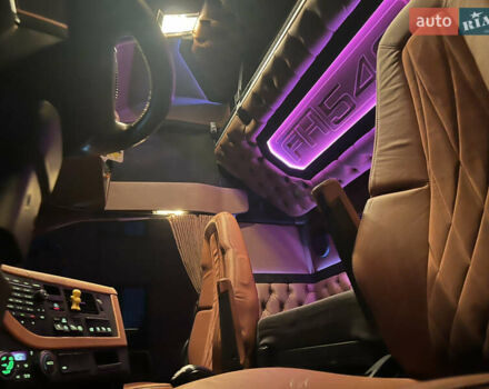 Вольво FH 13 2018 у Дніпро (Дніпропетровську) на Automoto.ua Синій Вольво FH 13, об'ємом двигуна 12.78 л та пробігом 1000 тис. км за 55700 $, фото 44 на Automoto.ua