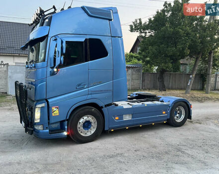 Вольво FH 13 2018 у Дніпро (Дніпропетровську) на Automoto.ua Синій Вольво FH 13, об'ємом двигуна 12.78 л та пробігом 1000 тис. км за 55700 $, фото 5 на Automoto.ua