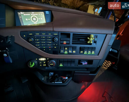 Вольво FH 13 2018 у Дніпро (Дніпропетровську) на Automoto.ua Синій Вольво FH 13, об'ємом двигуна 12.78 л та пробігом 1000 тис. км за 55700 $, фото 67 на Automoto.ua