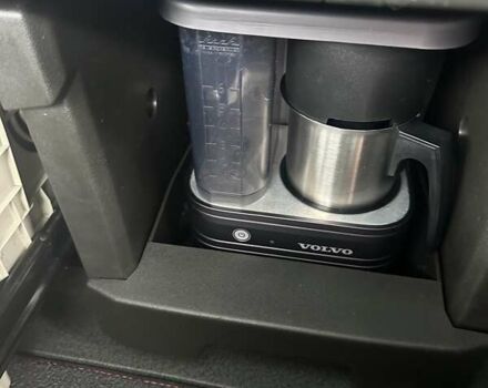 Вольво FH 13 2019 в Калуше на Automoto.ua Синий Вольво FH 13, объемом двигателя 12.77 л и пробегом 595 тыс. км за 59500 $, фото 33 на Automoto.ua